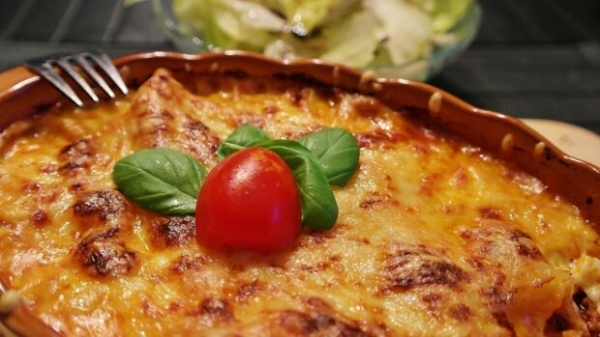 Издавние народные приметы: почему нельзя убирать крошки рукой и есть в темноте Издавние народные приметы: почему нельзя убирать крошки рукой и есть в темноте