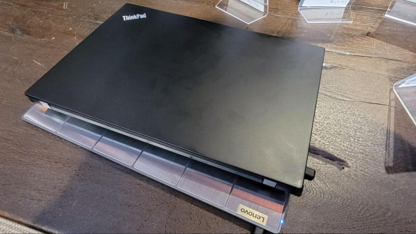 В Lenovo придумали, как добавить беспроводную зарядку почти в любой ноутбук
В Lenovo придумали, как добавить беспроводную зарядку почти в любой ноутбук