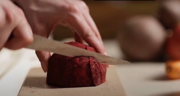 Не каждый украинец теперь позволит себе борщ: как выросли цены на мясо, овощи, масло