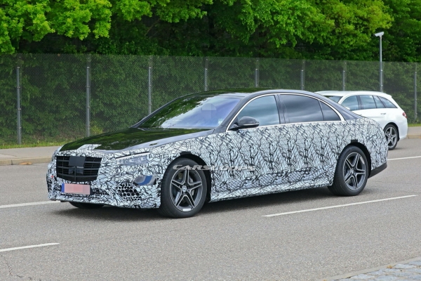 Новый флагман Mercedes-Benz покажут осенью
Новый флагман Mercedes-Benz покажут осенью