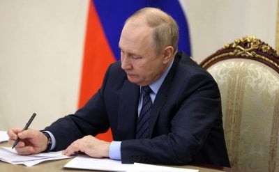 В кафе Донецка работницы спели гимн Украины: их заставили просить прощения на камеру и уволили
В кафе Донецка работницы спели гимн Украины: их заставили просить прощения на камеру и уволили