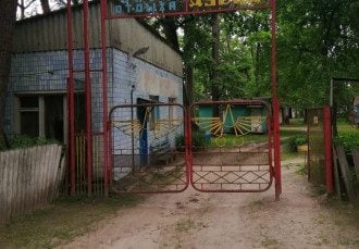 Под Киевом двое детей угодили в выгребную яму: погибла 10-летняя девочка
