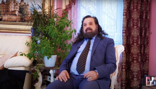 Цыганский барон ответил на вопрос о воровстве и необразованности ромов: "Это считалось достоинством" Цыганский барон ответил на вопрос о воровстве и необразованности ромов: "Это считалось достоинством"
