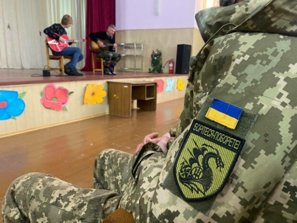 Арсен Мирзоян с друзьями поехал к пограничникам – звезды споют для военных на Востоке Арсен Мирзоян с друзьями поехал к пограничникам – звезды споют для военных на Востоке