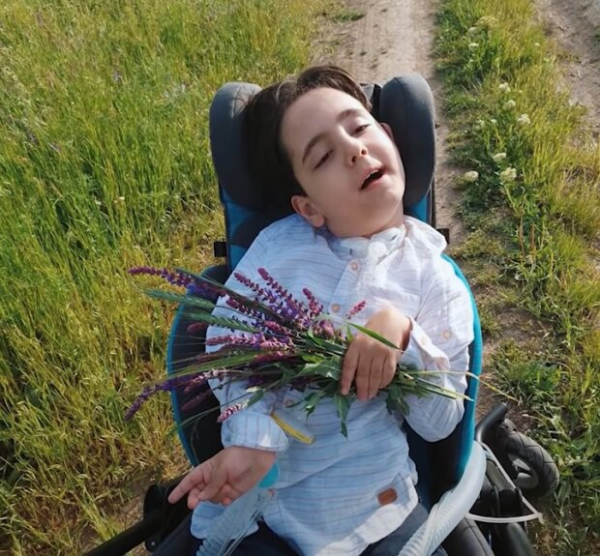 Украинка рассказала, как ее сын перенес клиническую смерть после укуса пчелы: "Мне каждую ночь снится сон..." Украинка рассказала, как ее сын перенес клиническую смерть после укуса пчелы: "Мне каждую ночь снится сон..."