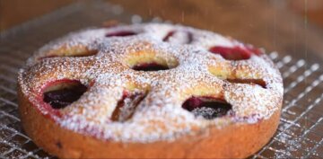 Сливовой пирог без сахара: простой и вкусный рецепт для всей семьи Сливовой пирог без сахара: простой и вкусный рецепт для всей семьи