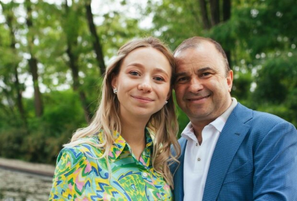 Репяхова отнесла новорожденного Мишу к главному "мужчине" в его жизни, и это не Виктор Павлик Репяхова отнесла новорожденного Мишу к главному "мужчине" в его жизни, и это не Виктор Павлик