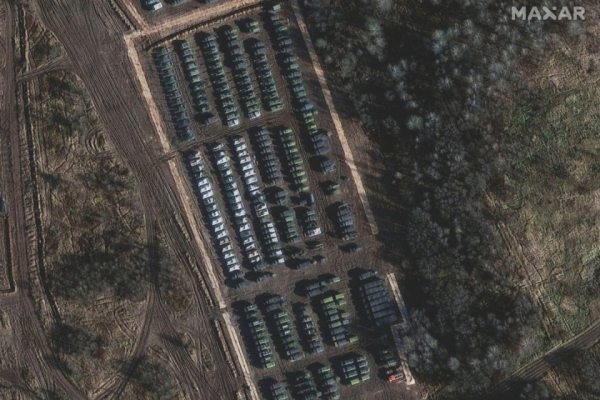 Возле границы Украины находятся почти 90 тысяч российских военных, - Минобороны
