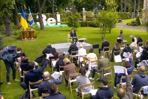 Зеленский вместо объяснений засыпал украинцев новыми обещаниями - "Зарплата пять тысяч - это не бедность"