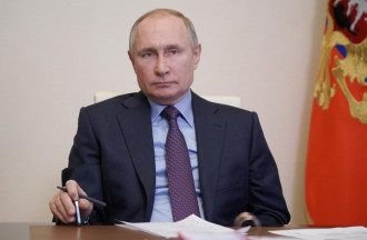 В РФ объяснили, почему Путин не будет встречаться с Зеленским в третьей стране
