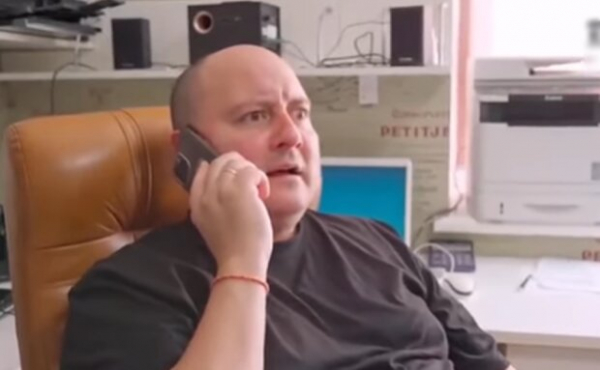 Юрий Ткач из "Квартал 95" возбудился после разговора по телефону и пошел готовиться к встрече: "Я нежно беру его в рот..."