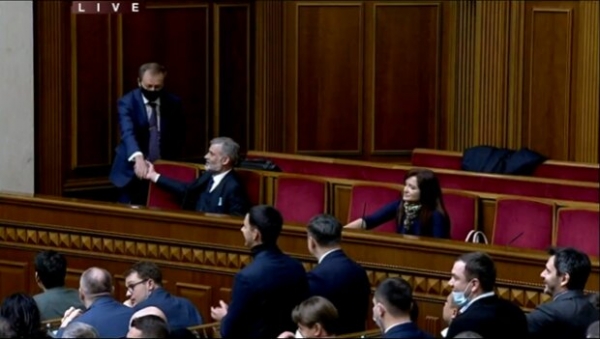 Главное за день 18 февраля: Рада приняла закон, но не тот, украинцев опять обманули, военные пошли на риск Главное за день 18 февраля: Рада приняла закон, но не тот, украинцев опять обманули, военные пошли на риск