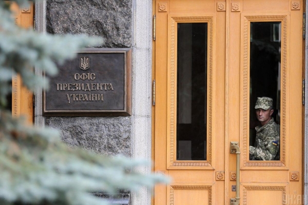У Зеленского захотели ограничить число журналистов, которых допустят к президенту
У Зеленского захотели ограничить число журналистов, которых допустят к президенту