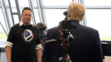SpaceX запустит на орбиту 60 спутников для глобальной сети интернет-покрытия