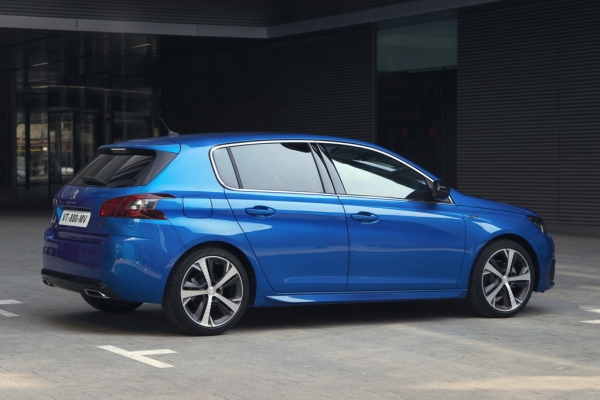 Peugeot 308 обзавелся цифровыми приборами и новыми опциями
Peugeot 308 обзавелся цифровыми приборами и новыми опциями