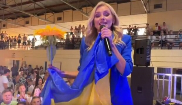 Ирина Федишин материализовала талант в нескромный "презент" для ВСУ: "Грузовики и даже БТР" Ирина Федишин материализовала талант в нескромный "презент" для ВСУ: "Грузовики и даже БТР"