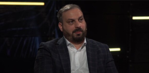 Нардеп Роман Бабий вместе с сожительницей "нахлебничают" на "е-Поддержке": у обоих зарплаты более 400 тысяч Нардеп Роман Бабий вместе с сожительницей "нахлебничают" на "е-Поддержке": у обоих зарплаты более 400 тысяч