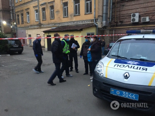 Открытое окно и второй пистолет: OBOZREVATEL узнал подробности с места смерти Давыденко
Открытое окно и второй пистолет: OBOZREVATEL узнал подробности с места смерти Давыденко