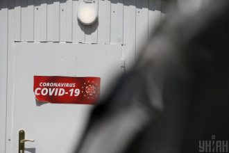 Ученые установили, от чего зависит опасность заражения людей COVID-19
Ученые установили, от чего зависит опасность заражения людей COVID-19
