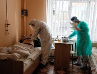 Резкий спад: за сутки в Украине 4,4 тыс. новых больных коронавирусом и 239 смертей
Резкий спад: за сутки в Украине 4,4 тыс. новых больных коронавирусом и 239 смертей
