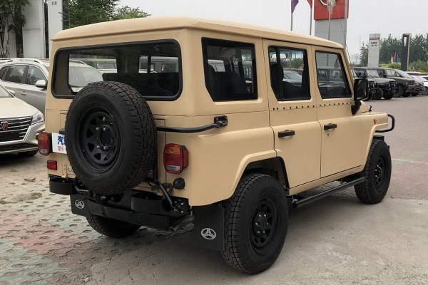В Китае показали смесь УАЗа и Toyota Land Cruiser
В Китае показали смесь УАЗа и Toyota Land Cruiser