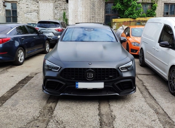 
В Украине засняли шикарный и сверхмощный Mercedes за 6 млн
 