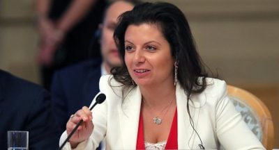 Бутылка, черный пакет и ящик: российский священник в Украине провел странный обряд крещения оккупантов

