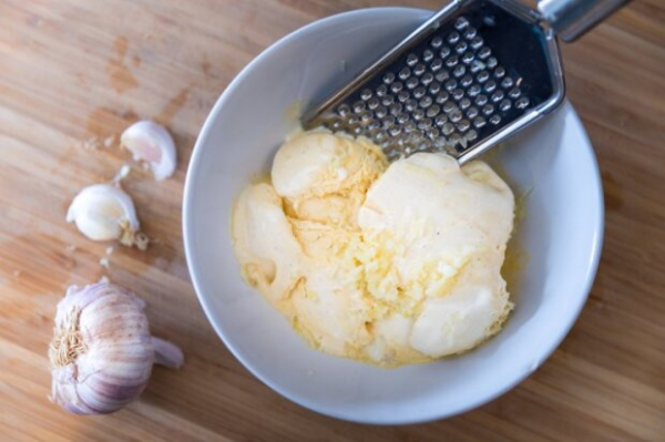 Домашнее чесночное мороженое, вкус которого невозможно забыть: 10 минут и шедевр готов Домашнее чесночное мороженое, вкус которого невозможно забыть: 10 минут и шедевр готов