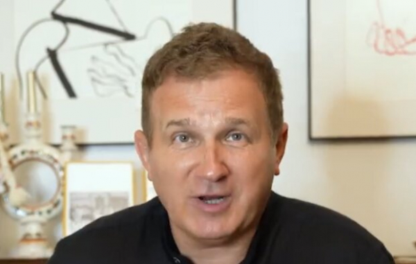 Юрий Горбунов изрядно "гульнул" без Кати Осадчей под звон бокалов: "Празднуем"