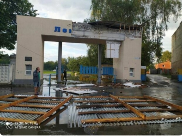 Главное за ночь: драка "Отелло" из Рады, ураган в Украине, мошеннические схемы против заробитчан в Польше Главное за ночь: драка "Отелло" из Рады, ураган в Украине, мошеннические схемы против заробитчан в Польше