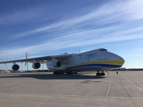 Самолет "Мрия" во второй раз отправил медсредства в Канаду Самолет "Мрия" во второй раз отправил медсредства в Канаду