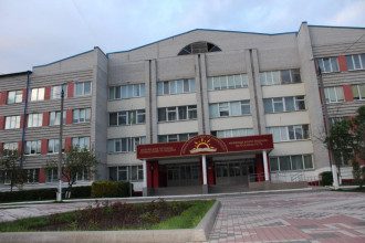 Под Киевом ученика в спортзале школы швырнули головой на пол

                        