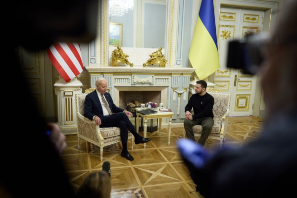 Новая помощь на 500 млн, танки и мощное оружие: все подробности секретного визита Байдена в Киев
Новая помощь на 500 млн, танки и мощное оружие: все подробности секретного визита Байдена в Киев