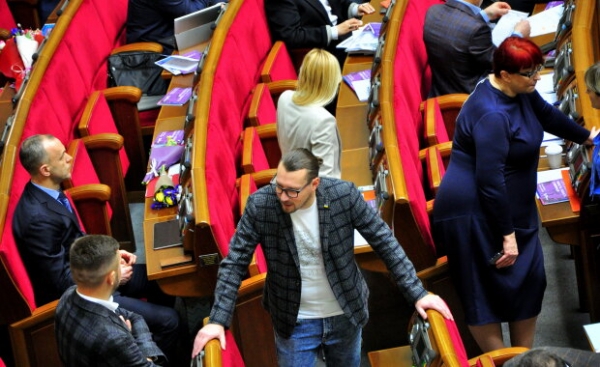 Главные новости за 23 февраля: позор с российским праздником, отмена среднего образования и звуки Марса