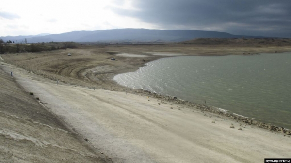 Крым без воды: как высохли водохранилища полуострова за 6 лет показали на фото
Крым без воды: как высохли водохранилища полуострова за 6 лет показали на фото