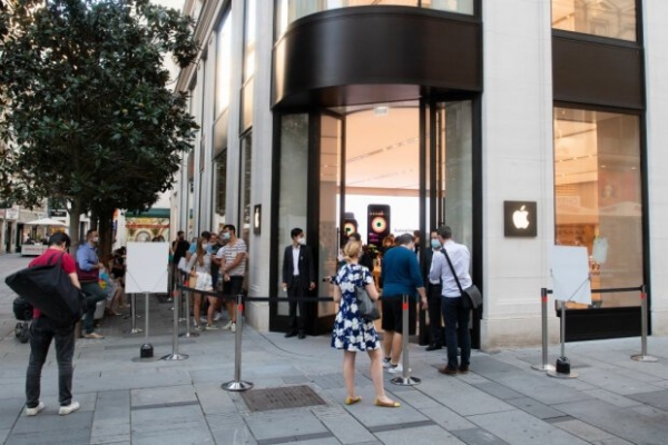Поцарапал экран? Не беда, восстановится сам! Apple перед презентацией нового iPhone создала невероятное
