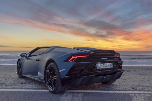 Крышу долой: Lamborghini презентовала новый суперкар
Крышу долой: Lamborghini презентовала новый суперкар