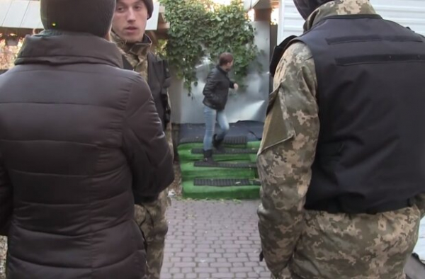У Зеленского обязали коллекторов к вежливости: никаких угроз, шантажа и четкие правила У Зеленского обязали коллекторов к вежливости: никаких угроз, шантажа и четкие правила