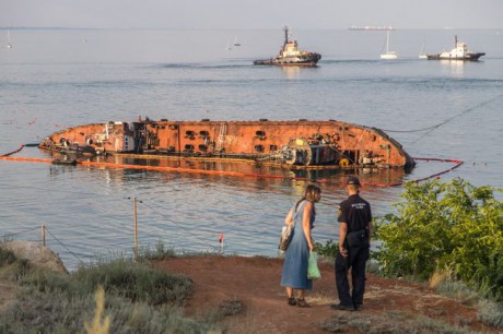 Поднятие танкера Delfi не испачкало море, - Госэкоинспекция Поднятие танкера Delfi не испачкало море, - Госэкоинспекция