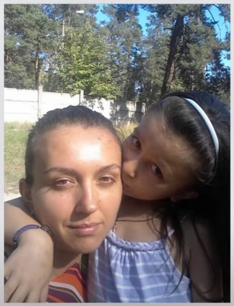 Женщине с туберкулезом пришлось проститься с родной 7-летней дочкой - "Она не понимала, что происходит"