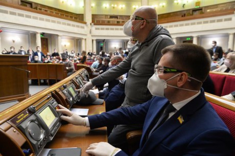 Верховная Рада одобрила "антиколомойський закон" Верховная Рада одобрила "антиколомойський закон"