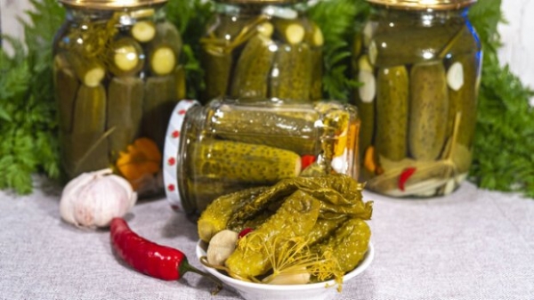 Чтобы хрустели и хотелось еще: рецепт самых вкусных огурцов Чтобы хрустели и хотелось еще: рецепт самых вкусных огурцов