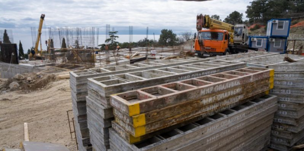 Оккупанты Крыма беспощадно уничтожают уникальный парк
Оккупанты Крыма беспощадно уничтожают уникальный парк
