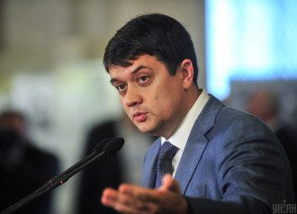 Разумков рассказал, кого украинцы винят в повышении тарифов на коммуналку
Разумков рассказал, кого украинцы винят в повышении тарифов на коммуналку