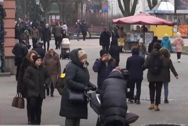 Банковская атака на кошельки, непослушные копы, "носочный" локдаун и тарифная война Зеленского - главное за ночь