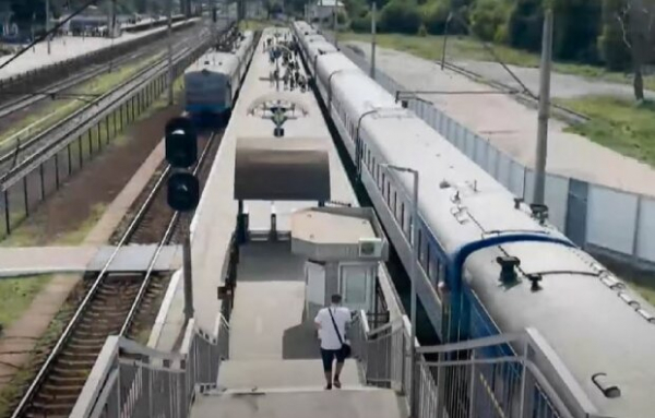 Мужчине продали место в "женском купе", но в вагон пускать не захотели: "Укрзализныця" снова попала в скандал Мужчине продали место в "женском купе", но в вагон пускать не захотели: "Укрзализныця" снова попала в скандал