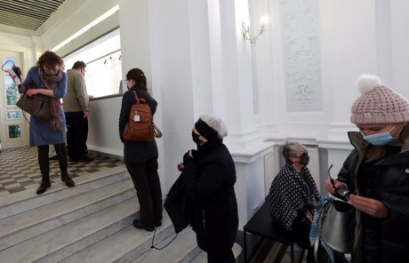 В Польше ослабили карантин: открыли ТЦ и музеи