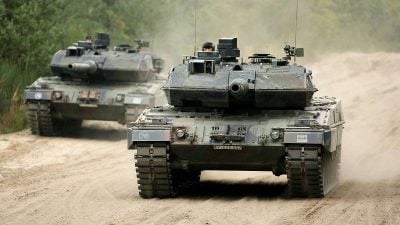 Польский "хищник" пойдет в атаку: ВСУ вооружат сотнями мощных БТР Rosomak
Польский "хищник" пойдет в атаку: ВСУ вооружат сотнями мощных БТР Rosomak