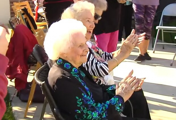 107-летняя женщина, планирует пить пиво каждый день и прожить еще долго: "Пока смогу, буду" 107-летняя женщина, планирует пить пиво каждый день и прожить еще долго: "Пока смогу, буду"