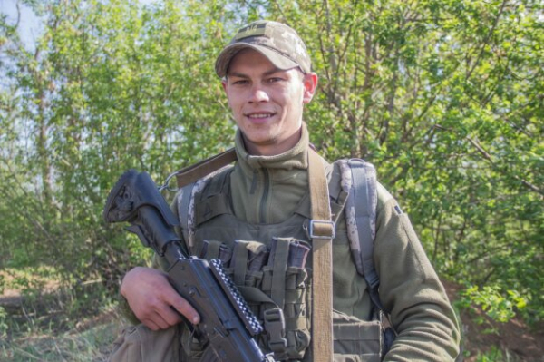 Бравый красавец покинул дом ради борьбы за Украину на передовой: "Колбасим" врага" Бравый красавец покинул дом ради борьбы за Украину на передовой: "Колбасим" врага"